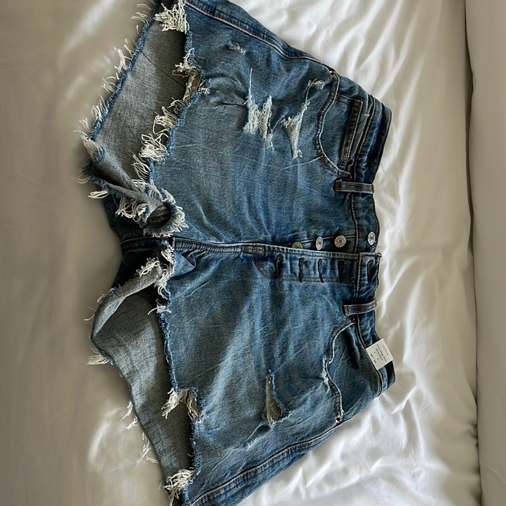 NWT Abercrombie Ultra High Rise Mom Short. Distressed style with button fly.
